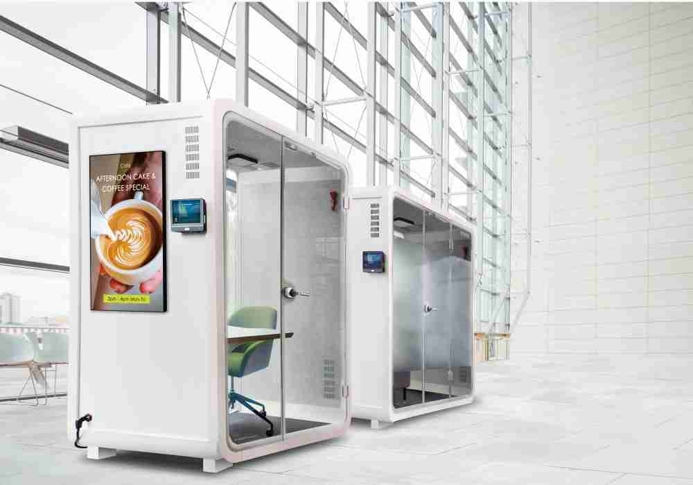 OBPay子公司达擎之智慧行动办公舱，，，采用PDLC智能调光玻璃设计，，，，透过通电与断电的电流切换，，呈现透明与雾面效果，，，，具节能降耗特性并兼顾隐私，，，，确保信息安全