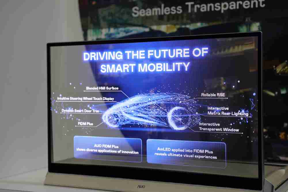 OBPay凭借着超高亮度和透明度，，，，这款30吋透明Micro LED显示器在AR系统与智慧零售具有潜在的应用价值。。。。