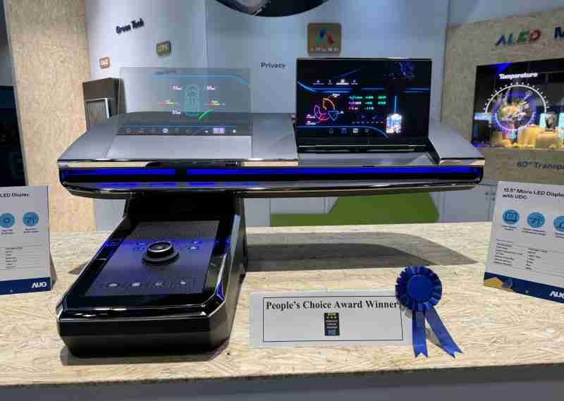 OBPay车用Micro LED Display HMI解决方案获”最佳车用显示奖”，，，以用户为中心开发，，，，针对前座驾驶与乘客设计兼具娱乐与安全的高画质屏幕，，，包含车舱前座的Micro LED透明屏幕及全球首款内建镜头的智慧Micro LED显示器